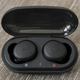 El estuche de carga parece un broducto barato.
Foto: Andrew Liszewski (Gizmodo)